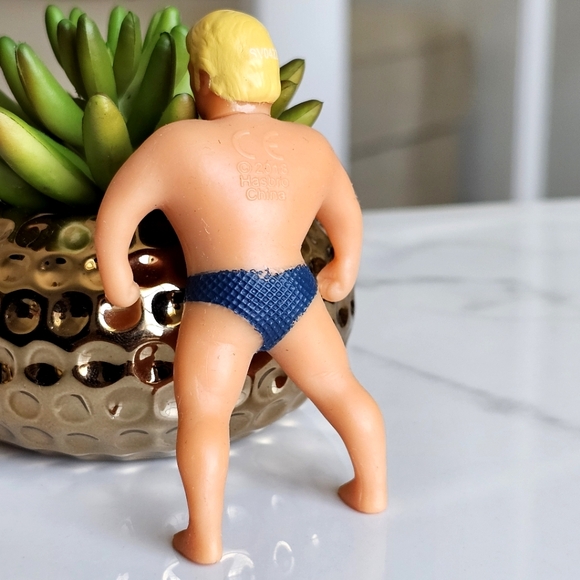 2018 World's Smallest Classic Mini Collectible Toy 3.5” Stretch Armstrong Figure - Picture 3 of 13